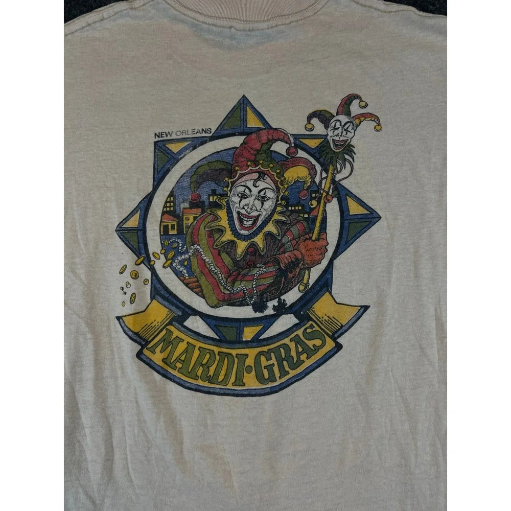 Vintage 80s New Orleans Mardi Gras Jester T-Shirt Cream 3D Emblem Graphic Mens L